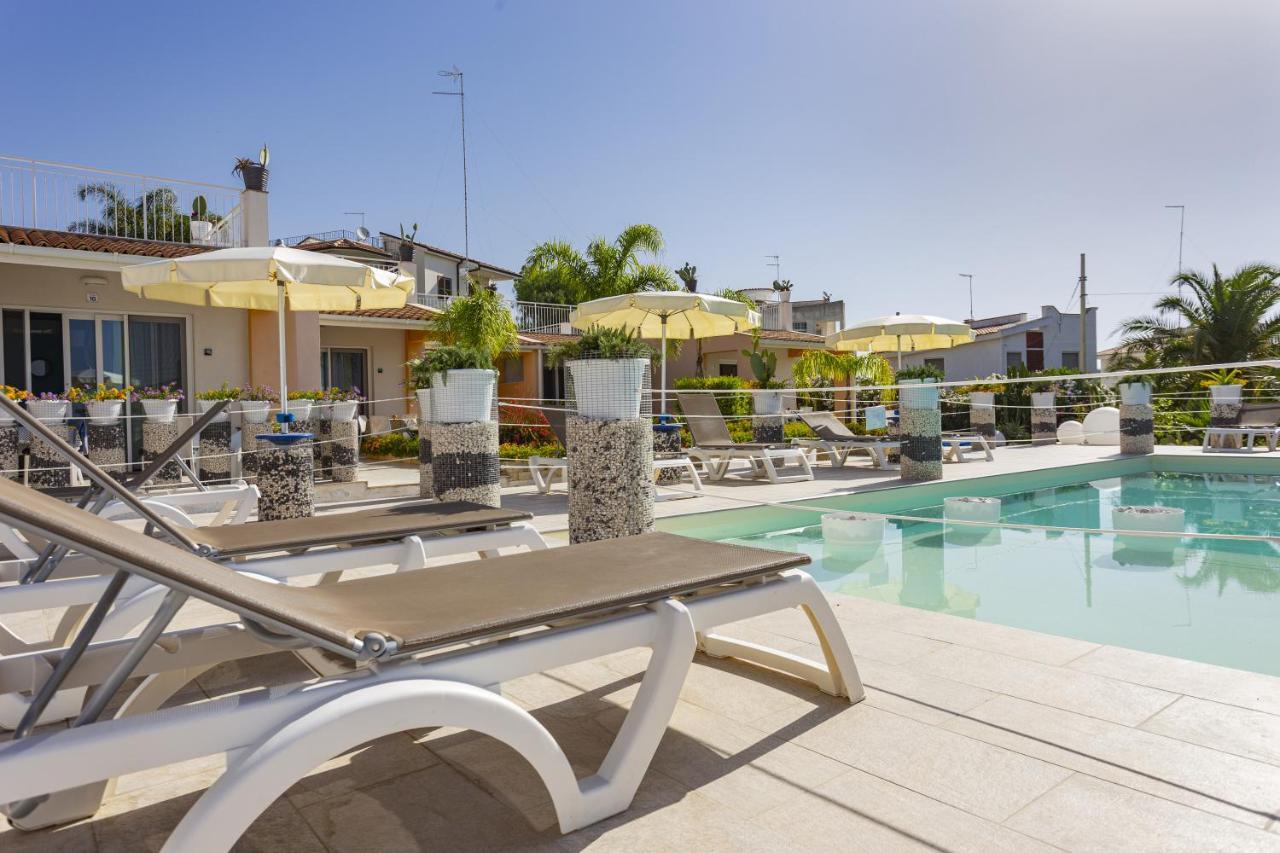 Small Luxury Apartments Pool And Sea View - Stella Del Mare Fontane Bianche Luaran gambar