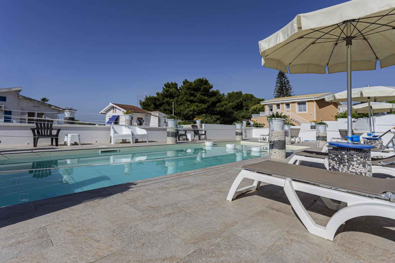 Small Luxury Apartments Pool And Sea View - Stella Del Mare Fontane Bianche Luaran gambar